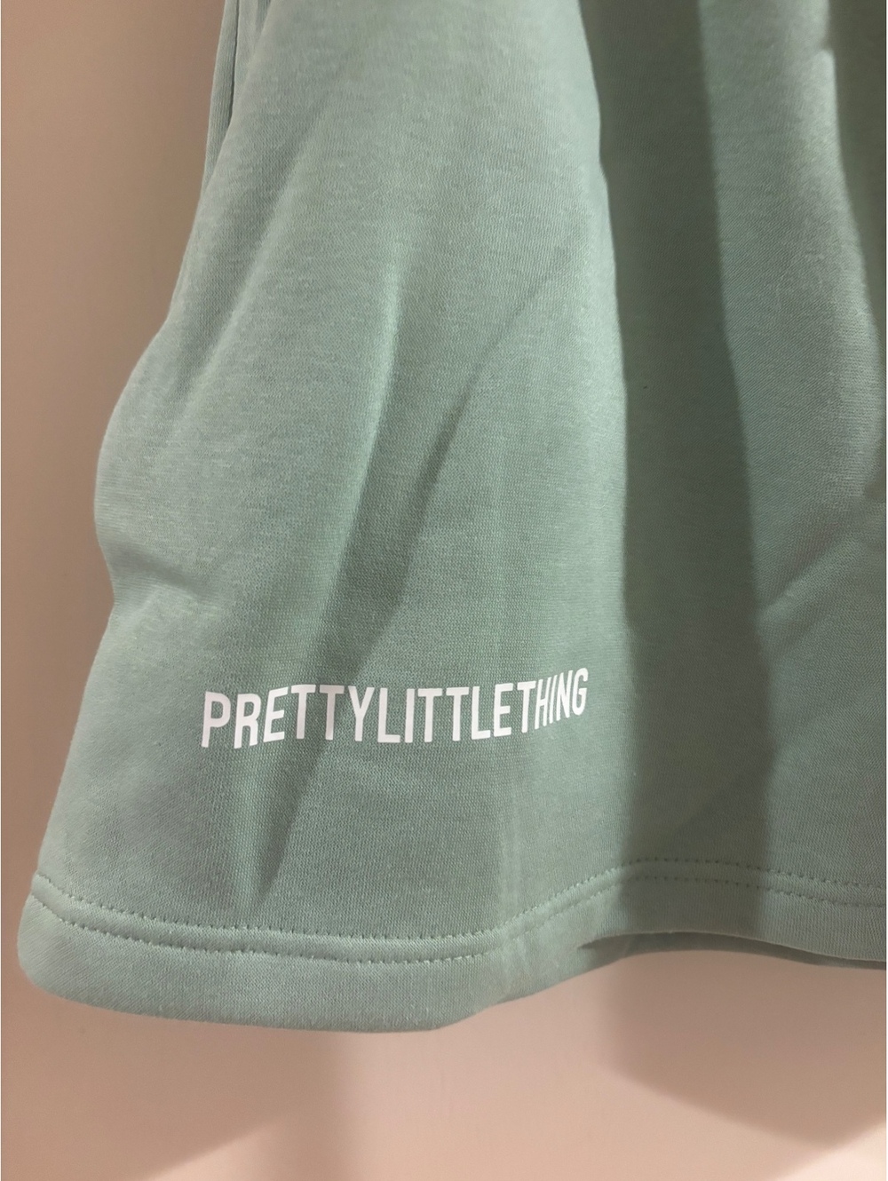 NWT PrettyLittleThing Plus Sage Green Pocket Sweat Shorts Women’s US 16 - Picture 3 of 7